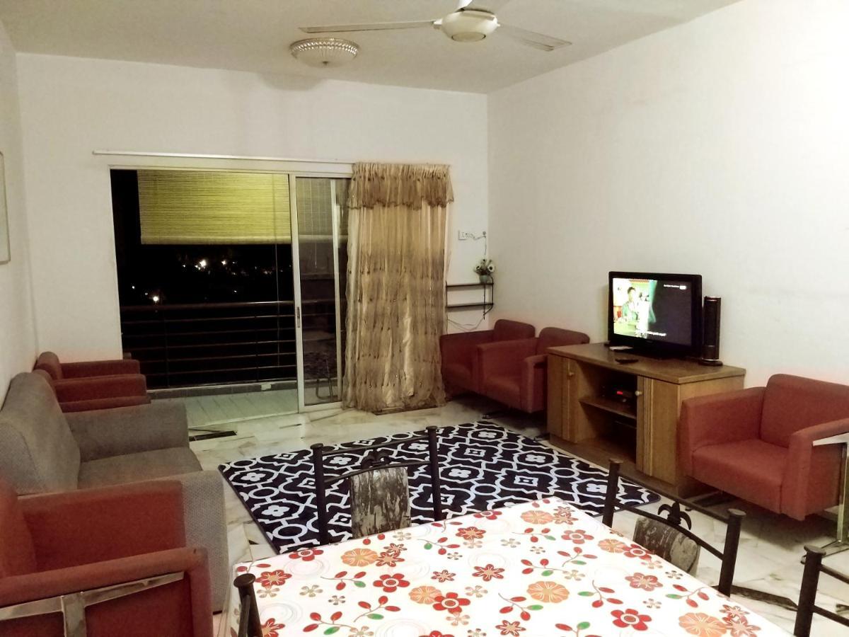 Homestay Haizal Telok Kemang Port Dickson Buitenkant foto